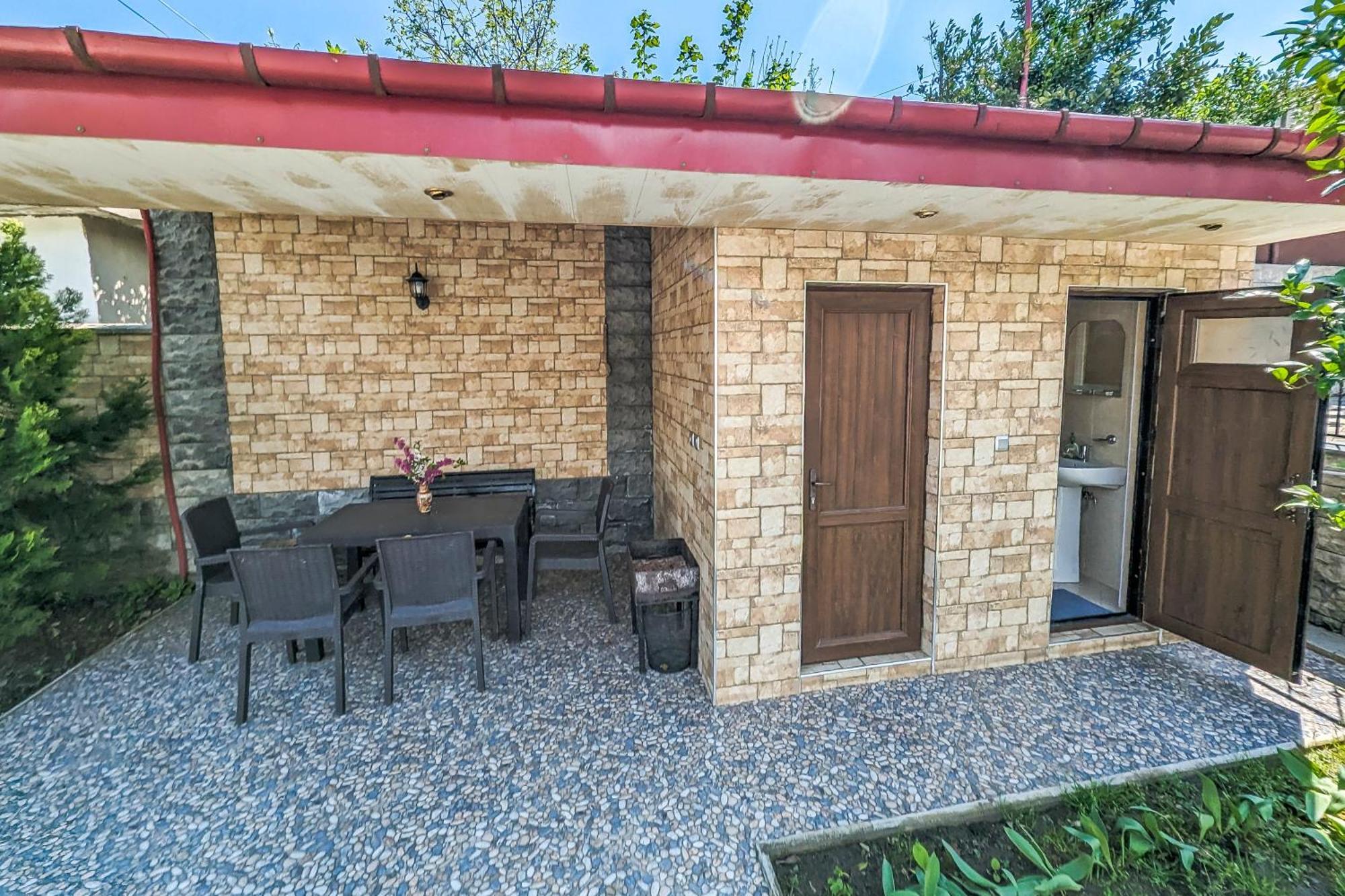 Guest House Sector 30 Koetaisi Buitenkant foto